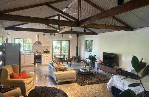 Booroobin House | Studio@Mimburi. Eco-luxe studio and amazing views!
