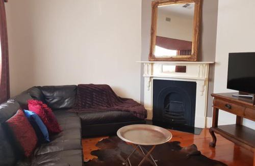 Glenelg House | The Heritage - located in in the center of Glenelg