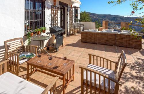 Malaga-Este Ski Chalet | Málaga sea views country house