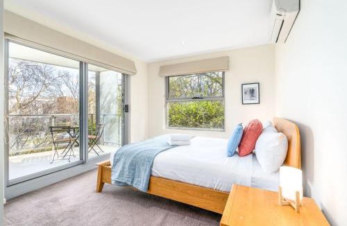 Turner Apartment | Modern 2BR 2BA Apartment Close to City and ANU - Hosted by Canstay