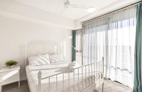 South Brisbane Apartment | Perfect Location APT w Roof Top Pool GYM
