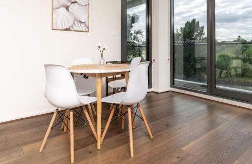 Phillip Apartment | Stylish 2BR Apt 5 mins to Canberra Hospital - Hosted by Canstay