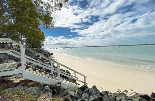 Traviston House | Stafford Hall - Burrum Heads- Riverfront- 3BR- Great Views