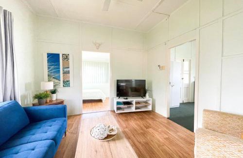 Traviston House | Happy Days - Burrum Heads- Close to Boatramp- 2BR