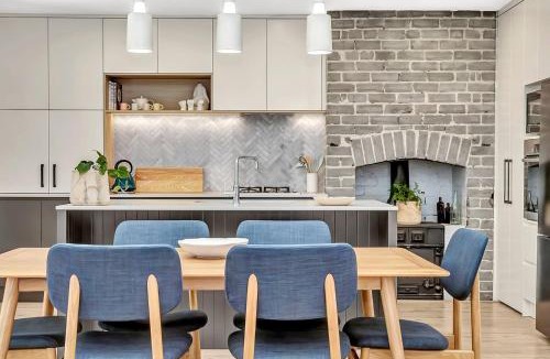 Birkenhead House | 'Chimney Cottage' Family Gem where Beach meets Port