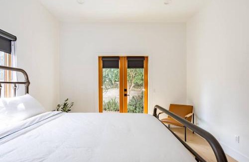 Westchester Apartment | NEW! LAX, Beach, SOFI, KIA Forum, Wheelchair