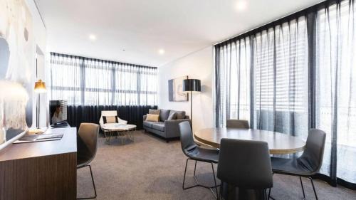 Chatswood CBD Apartment | lovely 2 bds in heart chatswood free parking