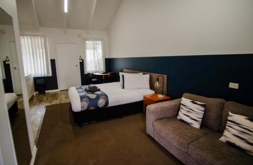 Queanbeyan Hotel | Canberra Ave Villas