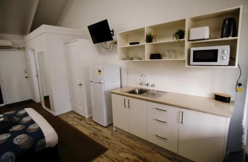 Queanbeyan Hotel | Canberra Ave Villas