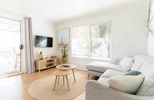 Aldinga Beach Villa | Sanbis Cabin - hidden boutique retreat, sea views