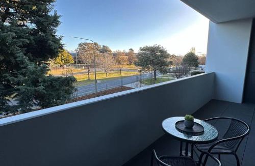 Griffith Apartment | Modern Griffith Apartment