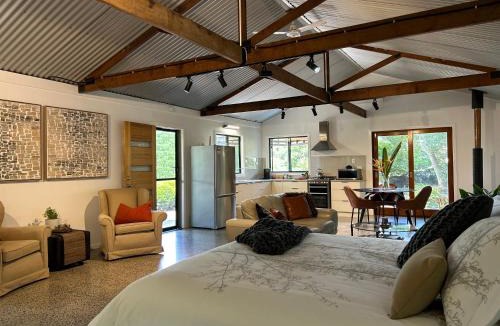 Booroobin House | Studio@Mimburi. Eco-luxe studio and amazing views!