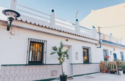 Las Acacias House | Malaga Beach House, 2 city bikes, 2 children's bikes, WiFi, BIG terrace, BBQ, Family, Childfriendly