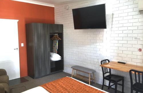 Gin Gin Hotel | Gin Gin Village Motor Inn Motel QLD