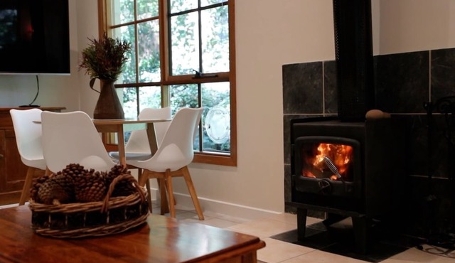 Brook Cottage. 7 Acre Rain Forest Paradise