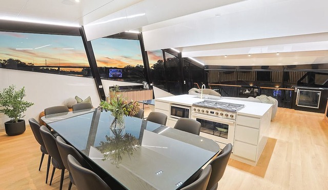 All Seasons Houseboats