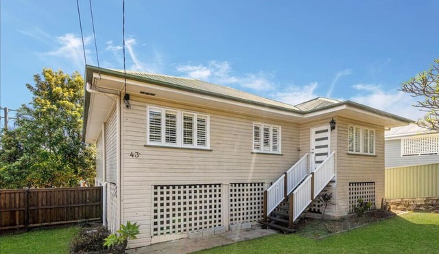 4BDR 2BTH Home Holland Park