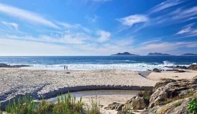 House in the best beach of the Vigo estuary
