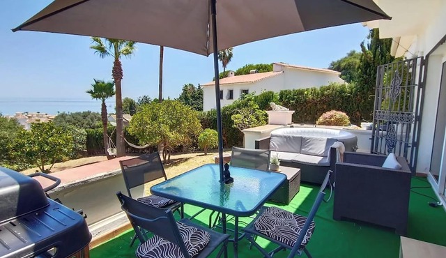 House - Sleeps 8 - Hot Tub - Beach Access