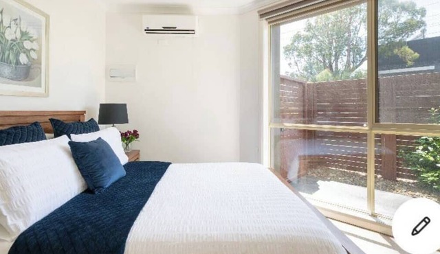 Design/bright/cosy townhouse between airport &city