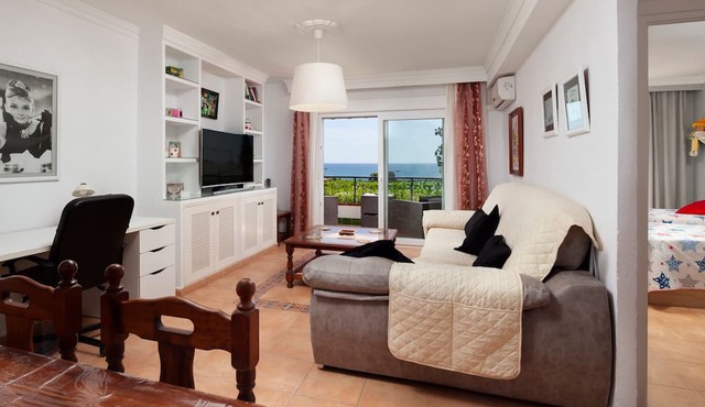 Apartment "Playa Rincón De La Victoria" with Sea View, Private Terrace & Wi-Fi