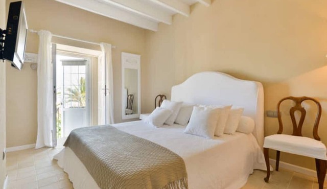 Apartment 'Dalt Vila' with Sea View, Wi-Fi and Air Conditioning