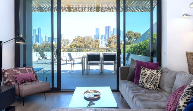Cosmo Stays- 3BR Penthouse Apartment. Incredible City Views. Free Parking.