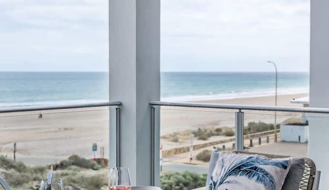The Esplanade - Luxuriously Styled New 3 Bed Apt