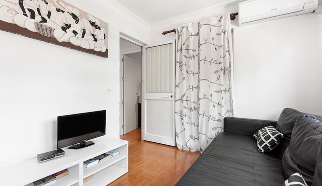Beach Apartment in Malaga with Sea View, Terrace & Wi-Fi