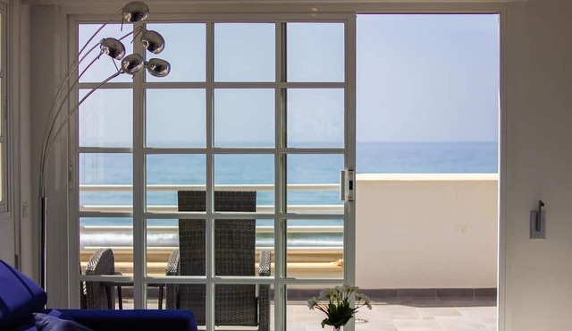 Apartment "Lovely Renovated Penthouse" At the Beach with Sea View