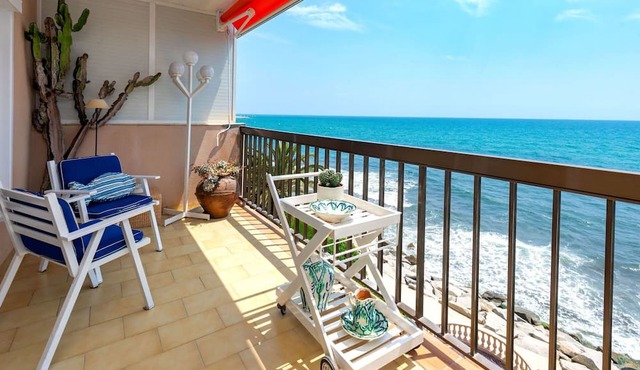 Cosy apartment for 6 people with WIFI, pool, TV and balcony