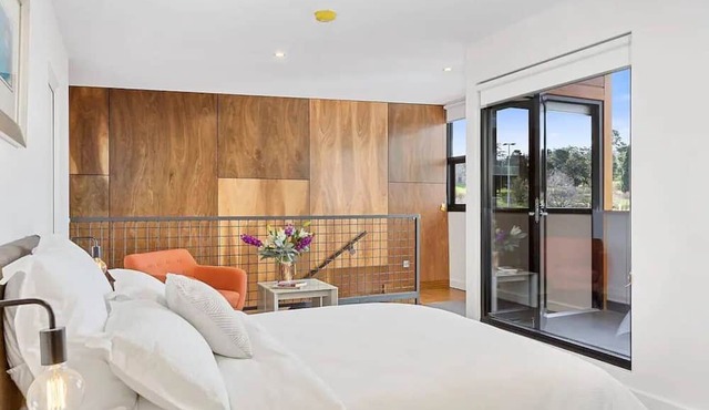 Stunning Warehouse Pad Moments from the Waterfront