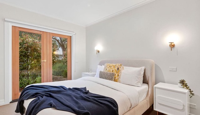 Comfortable & cosy unit w/garden views