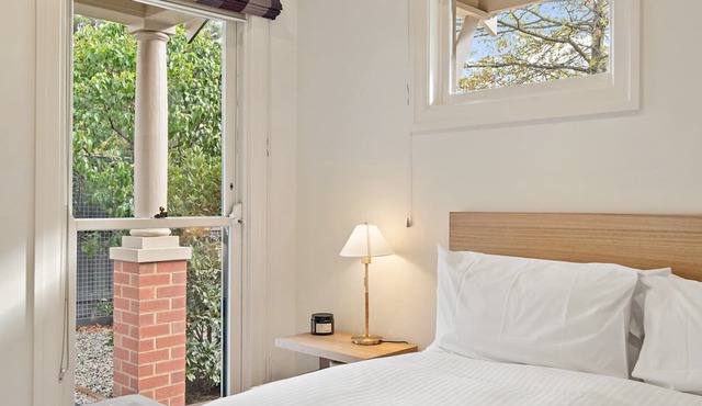 Wellness Escape: 1-Bed Home + Studio & Sauna