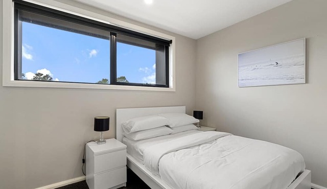 Modern 3-Bedroom Townhouse in Quiet Greenway