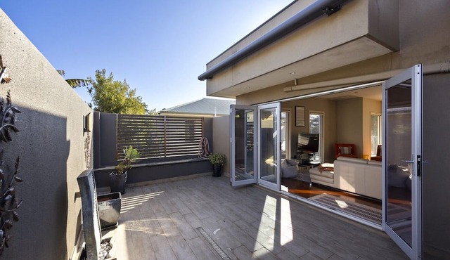 Spacious 3-Bed Townhouse Near Dromana Beach