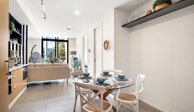 Modern 2-Bedroom Retreat Minutes from St Kilda
