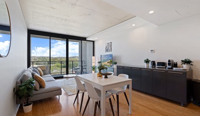 Chic 1-Bed Apartment Near Canberra’s Bustling CBD