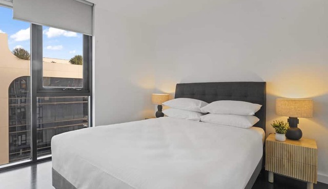 Modern 1-Bed Apartment Close to Attractions