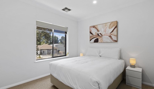 Beachside 3-Bed Retreat with BBQ & Garage