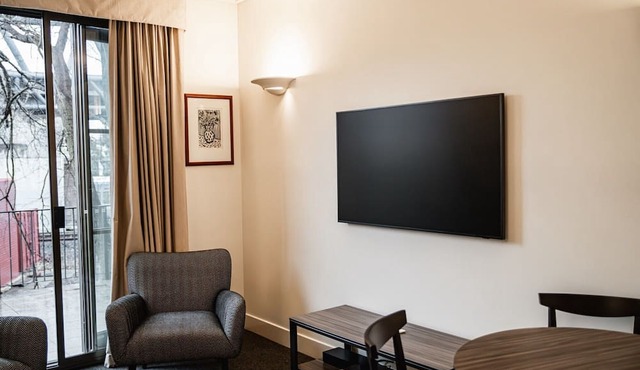 Chic 1-Bed in East Melbourne with Gym & Pool
