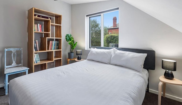 Convenient Bayside Living at the Edge of the City