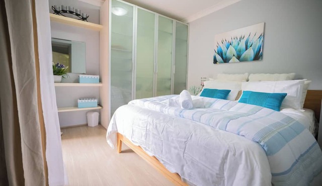 Stylish Homebush Stay | Balcony, Parking, Sleeps 6