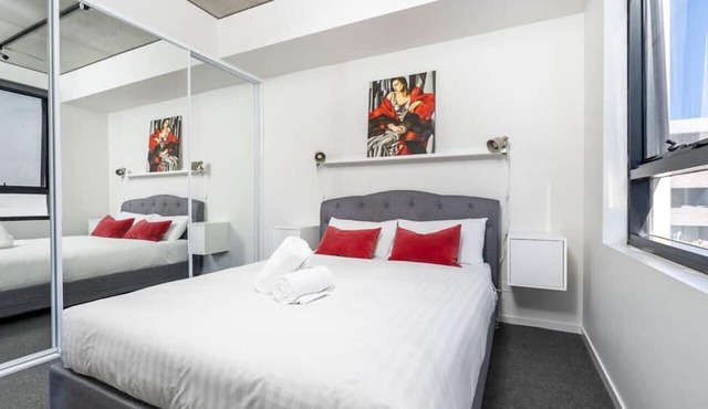Spacious Kingston Foreshore Apt