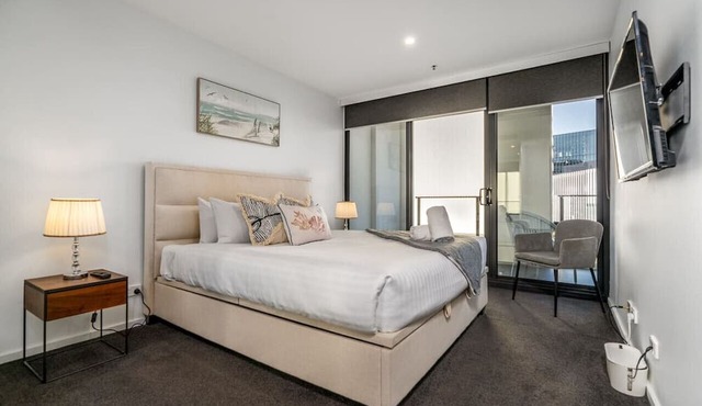Modern 2BR APT in Highgate Executive Apartment