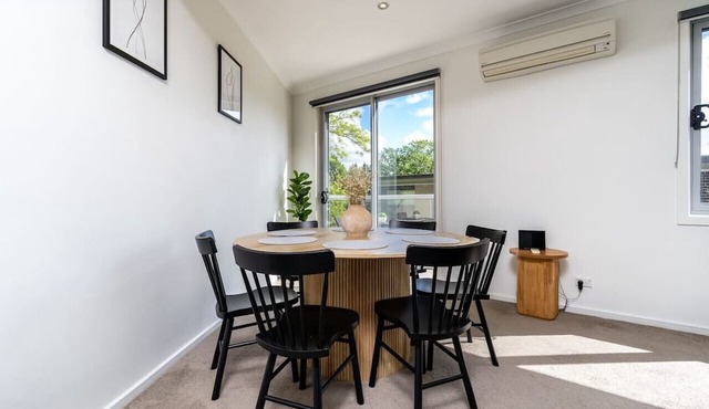 3BR Modern Apt | Prime Location 7 Mins to CBD!
