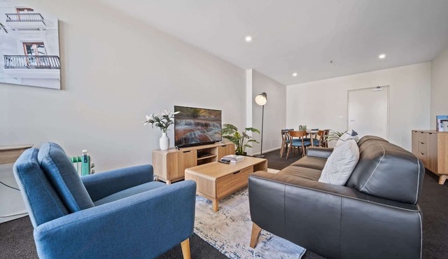 Glorious Central Canberra 1-Bed with Sauna