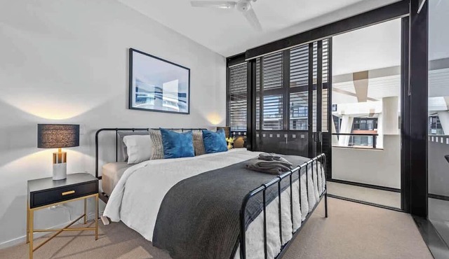 South Bank Sensational! ~ 1Bed,1Bath,1Car,Balcony