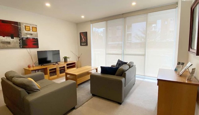 2BR Light-Filled and Cosy Apartment