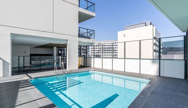 North-Facing APT 3 min to Canberra Times Fountain